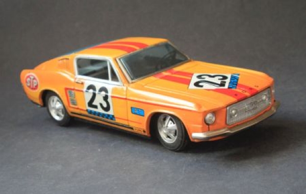 Bandai Ford Mustang Fastback 1969 Tinmodel with frictiondrive (6572)